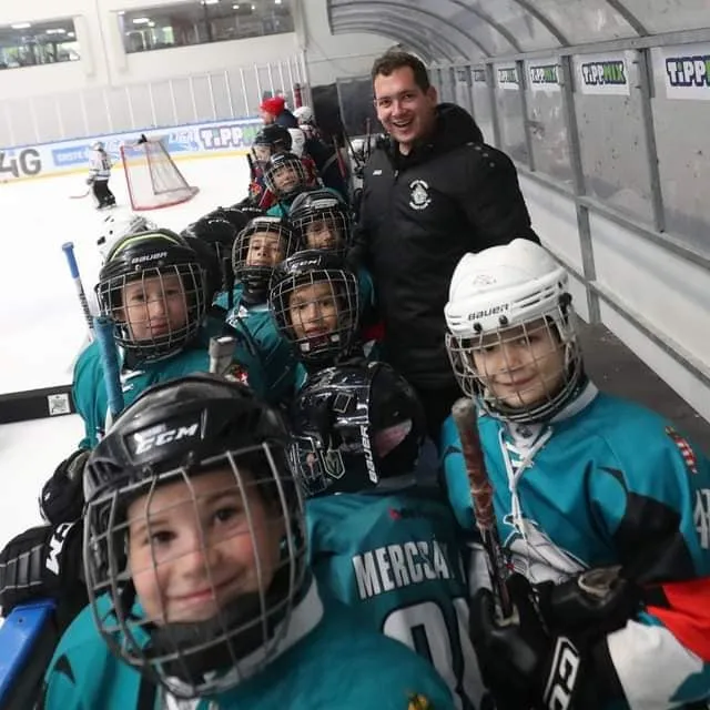 White Sharks HC - Jégkorong oktatás, hoki suli gyerekeknek és felnőtt jégkorong oktatás